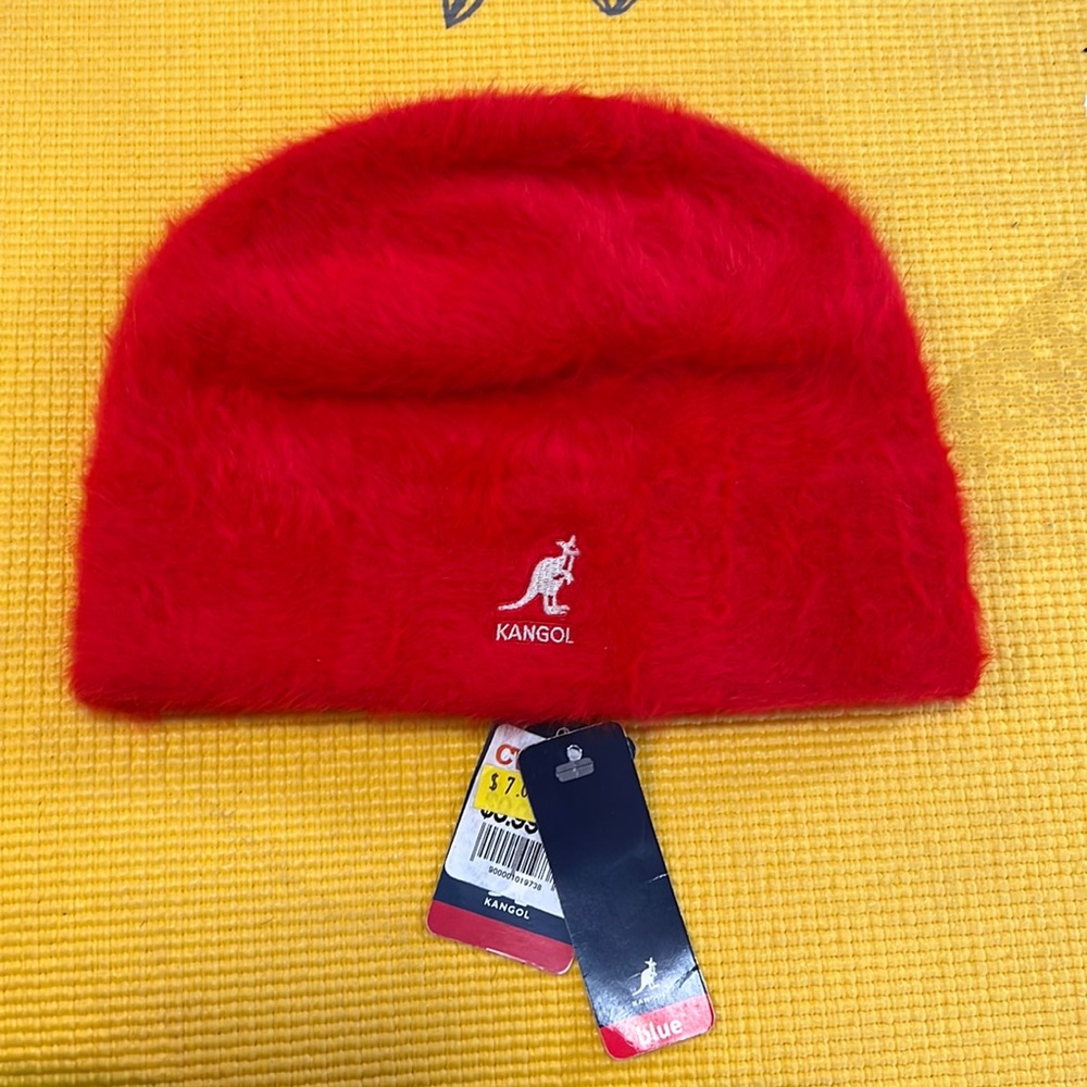 Bright red kaangol beanie.